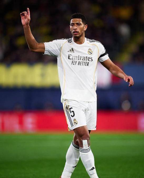 西甲第1易主，姆巴佩梅开二度造法国足球历史，皇马2-0黄潜登顶